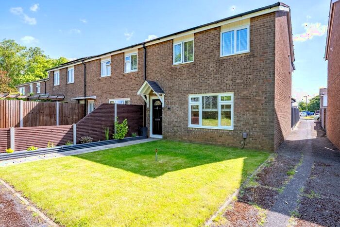 4 Bedroom End Of Terrace House For Sale In Duchess Close, Eaton Socon, St. Neots, Cambridgeshire, PE19
