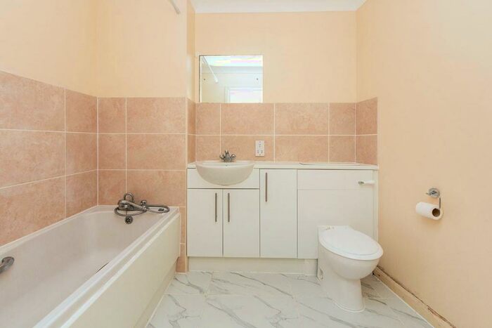 2 Bedroom Flat To Rent In Crown Heights Alencon Link, Basingstoke, Hampshire, RG21