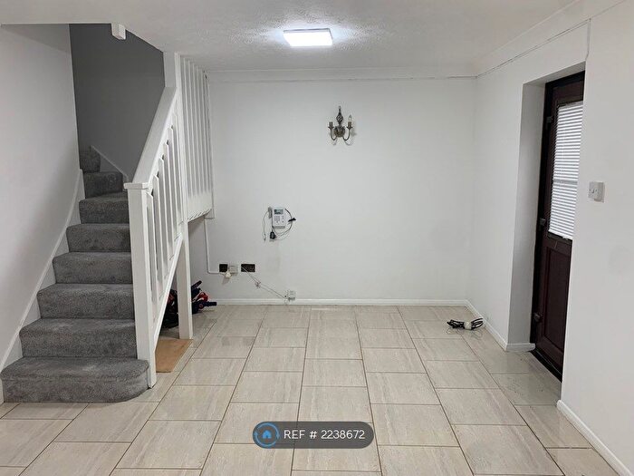 3 Bedroom Detached House To Rent In Edgecote, Milton Keynes, MK8