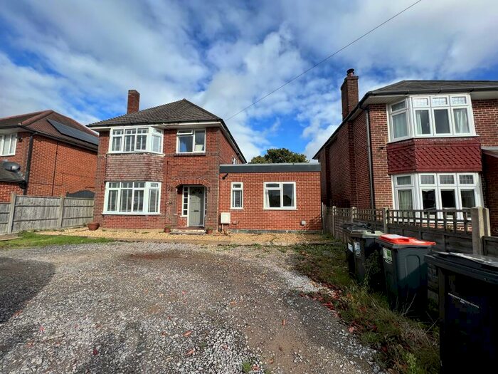 4 Bedroom House To Rent In Wallisdown Road, Bournemouth, BH11