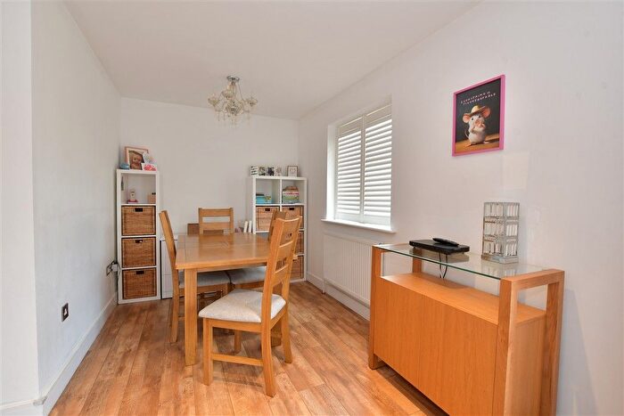 2 Bedroom Flat For Sale In Buckingham Road, Epping, Essex, CM16
