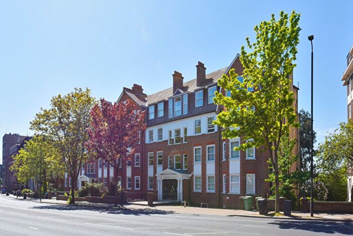 3 Bedroom Flat For Sale In Finchley Road, London, NW3