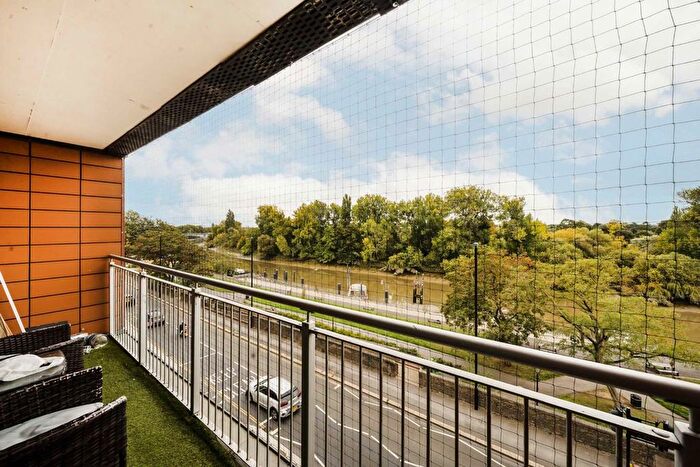 2 Bedroom Flat For Sale In Holland Gardens, Brentford, TW8