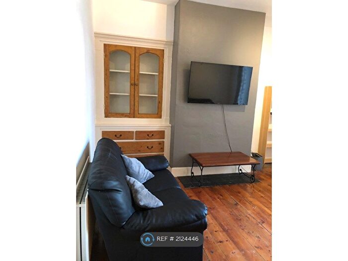 2 Bedroom Flat To Rent In Jesmond, Newcastle Upon Tyne, NE2