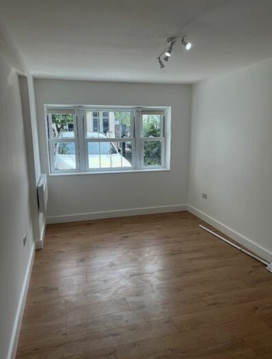 Studio To Rent In Belsize Road, London, NW6