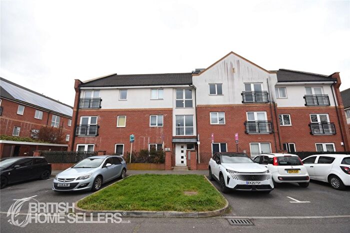 1 Bedroom Flat For Sale In Brook Mead, Basildon, Essex, SS15