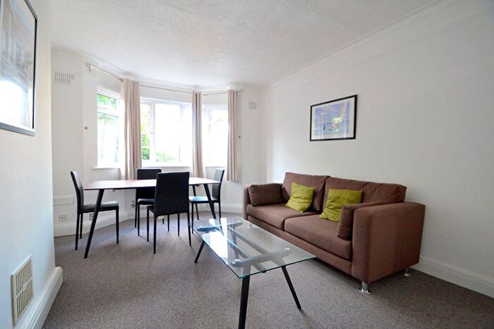 2 Bedroom Flat To Rent In Nether Street, London, N3