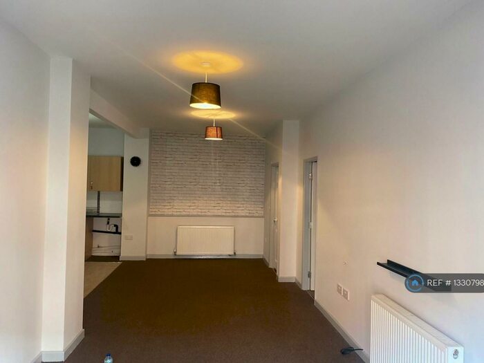 2 Bedroom Flat To Rent In Sharples Hall Street, Oldham, OL4