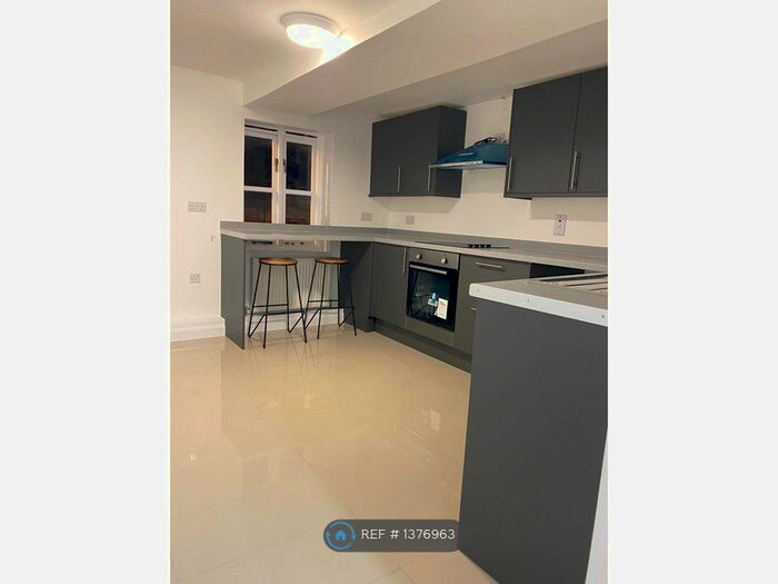 2 Bedroom Flat To Rent In The Highstreet, Hertfordshire, SG1