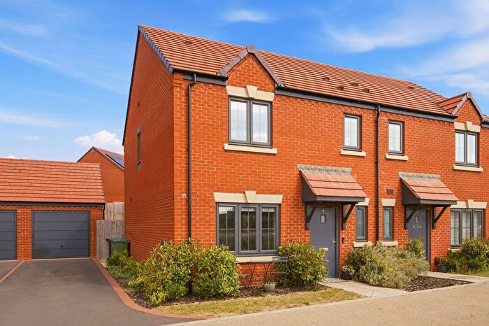 3 Bedroom Semi-detached House For Sale In Bremner Drive, Bishops Tachbrook, CV33