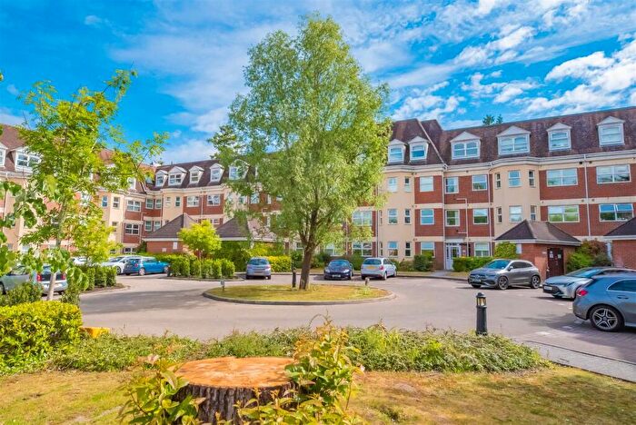 2 Bedroom Apartment For Sale In Heathcote Road, Camberley, GU15