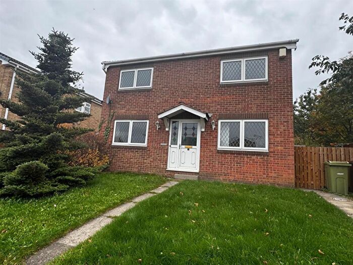 3 Bedroom Detached House To Rent In Glastonbury Avenue, Wakefield, WF1