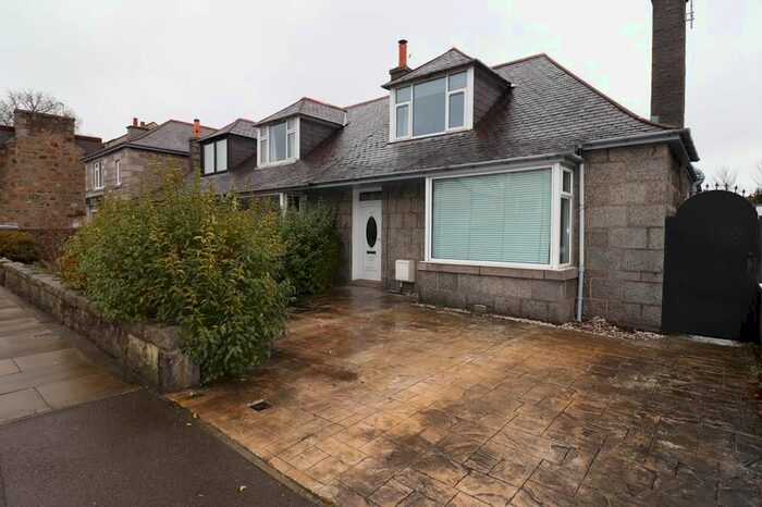 2 Bedroom End Of Terrace House To Rent In Holburn Street, Aberdeen, AB10