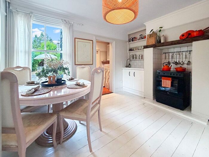 3 Bedroom End Of Terrace House For Sale In Bois Lane, Amersham, HP6