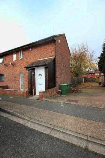 2 Bedroom House To Rent In Surlingham Close, London, SE28