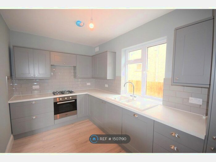 3 Bedroom Semi-Detached House To Rent In Southwood Drive, Bristol, BS9