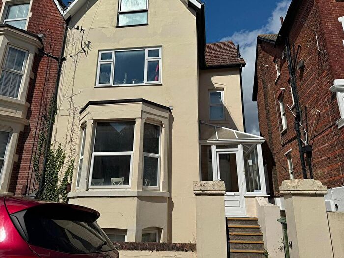 1 Bedroom Flat To Rent In Waverley Grove, Southsea, Hampshire, PO4