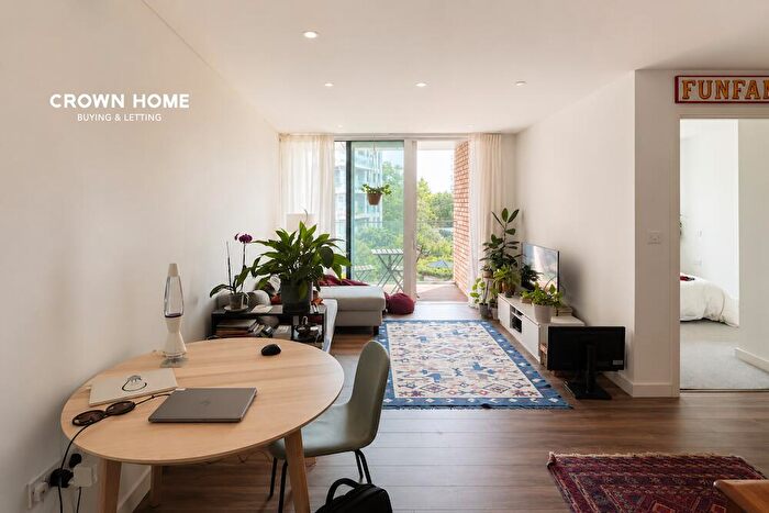 1 Bedroom Apartment For Sale In Shoreline Building, Newnton Close, Woodberry Down, N4