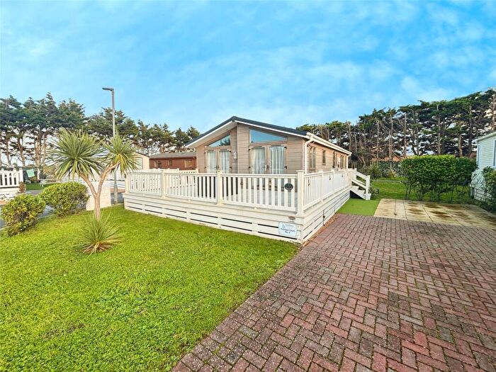 2 Bedroom Detached House For Sale In Melville Road, Southsea, Hampshire, PO4