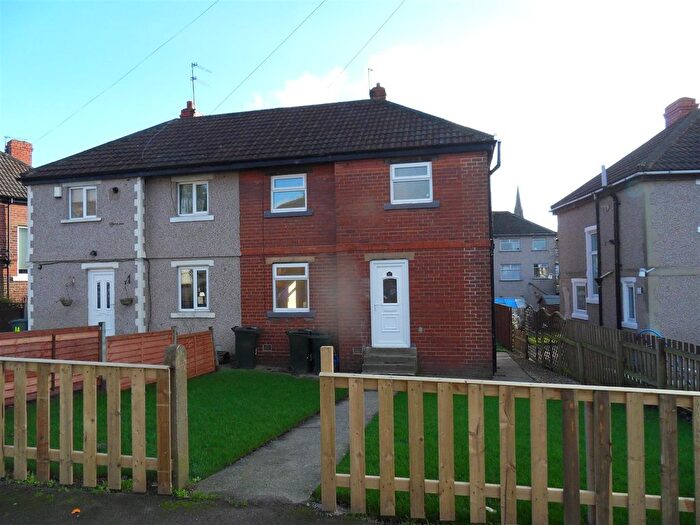 3 Bedroom Semi Detached House To Rent In Ashbourne Haven, Bradford, BD2