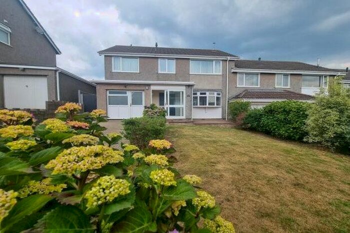 3 Bedroom Property To Rent In Carreg Y Gad Estate, Ffordd Penmynydd, Llanfairpwllgwyngyll, LL61