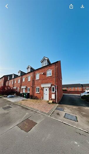 4 Bedroom Town House To Rent In Dunlop Avenue, Farnley, Leeds, LS12