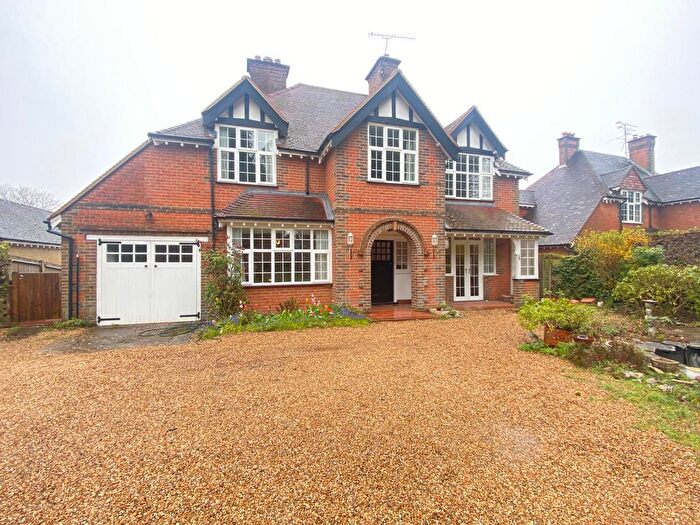 4 Bedroom Detached House For Sale In Shortheath Road, Farnham, GU9