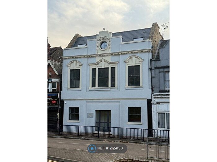 1 Bedroom Flat To Rent In Luton Road, Chatham, ME4