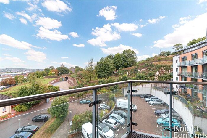 2 Bedroom Flat For Sale In Chatham, ME4