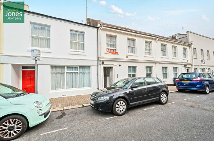 Flat To Rent In The Paragon, - Brunswick Road, Worthing, West Sussex, BN11