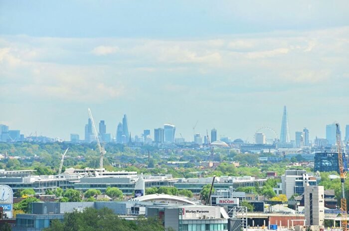 1 Bedroom Flat To Rent In Great West Quarter, Brentford, TW8