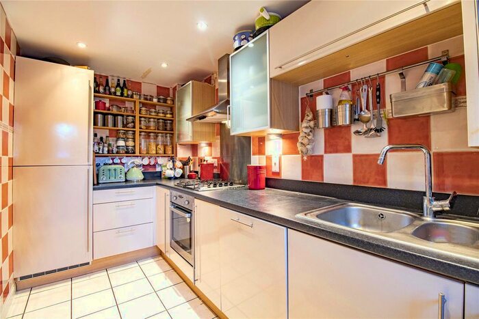 3 Bedroom Terraced House To Rent In Curzon Street, Reading, Berkshire, RG30