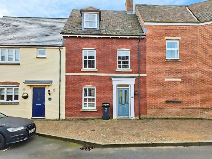 3 Bedroom End Of Terrace House For Sale In Nunwick Way, Swindon, SN1