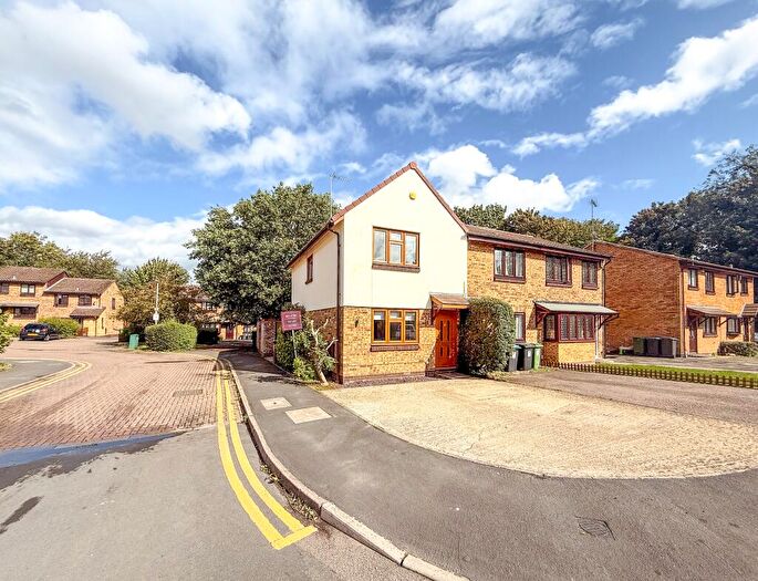 3 Bedroom Semi-Detached House To Rent In Hunters Oak, Hemel Hempstead, HP2