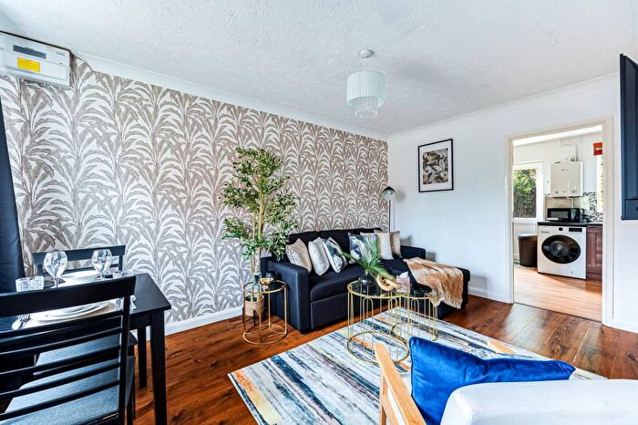 2 Bedroom Flat To Rent In Shenley Brook End, MK5