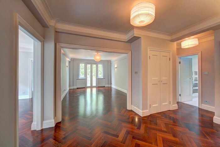 4 Bedroom Flat To Rent In Pembroke Road, Kensington, London, W8