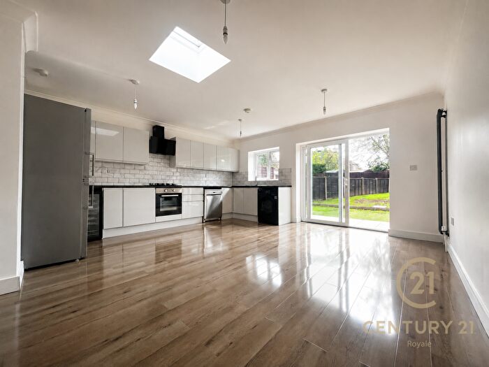 4 Bedroom Semi Detached House To Rent In Curtis Road Epsom, KT19