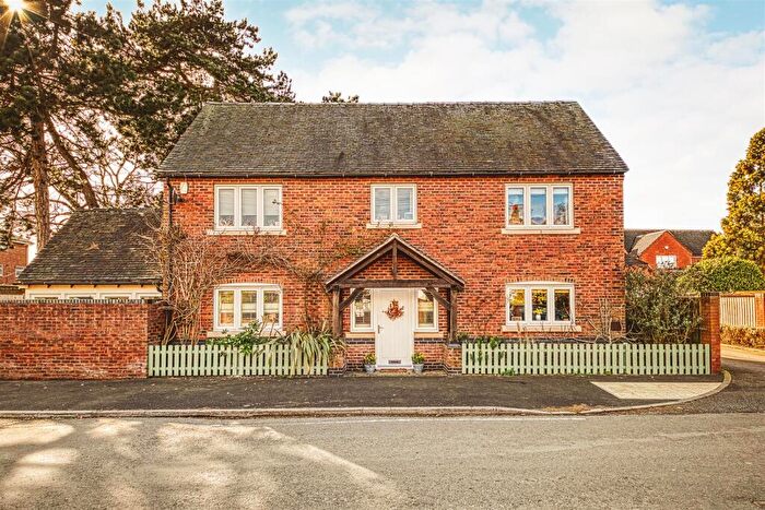 4 Bedroom Detached House For Sale In Oaks Road, Willington, Derby, DE65