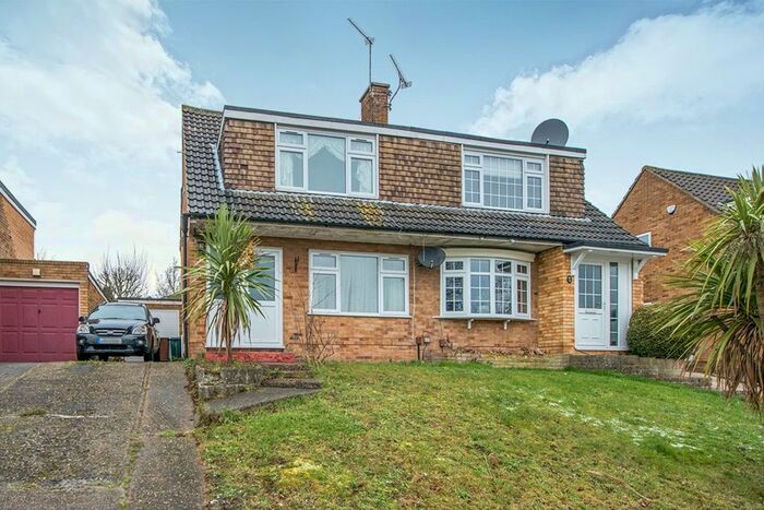 3 Bedroom Semi-Detached House To Rent In Hever Croft, Strood, Rochester, Kent, ME2