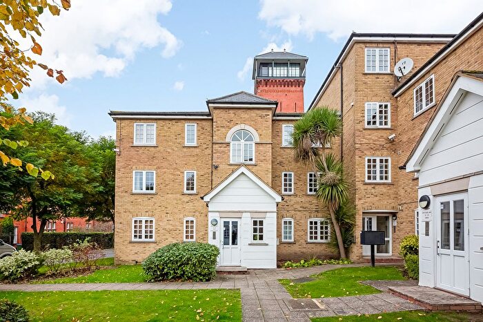 2 Bedroom Flat To Rent In Edith Cavell Way, London, SE18