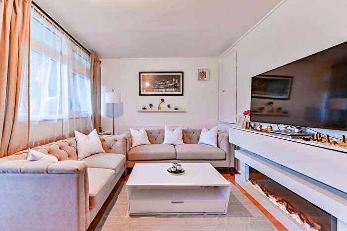 3 Bedroom Flat For Sale In Ossulston Street, King's Cross, London, NW1