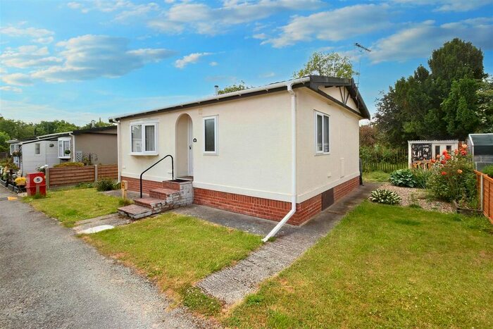 2 Bedroom Mobile/park Home For Sale In Bourne Park Residential Park, Ipswich, IP2