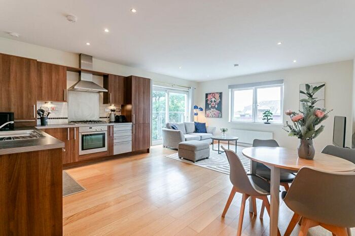 2 Bedroom Flat For Sale In The Green, Edinburgh, EH4