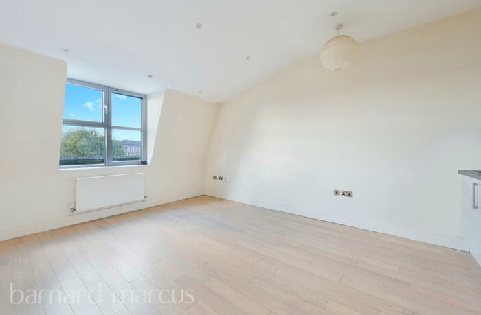 1 Bedroom Flat To Rent In Barnsbury Lane, Surbiton, KT5