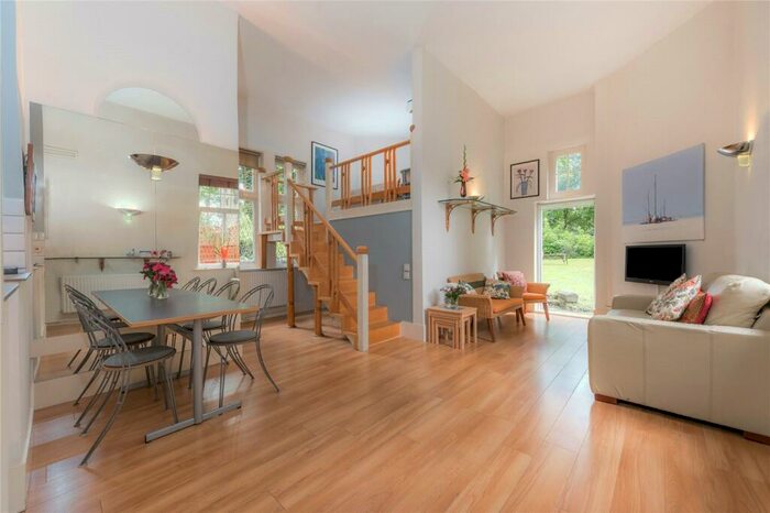 1 Bedroom Apartment To Rent In Daphne Court, Fitzjohns Avenue, NW3