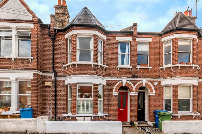 2 Bedroom Flat To Rent In Whorlton Road, Peckham Rye, London, SE15