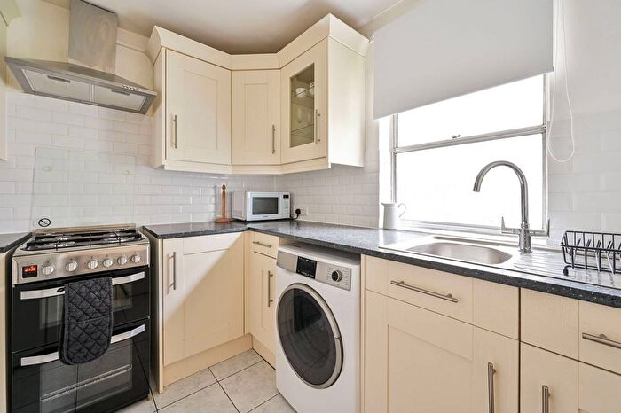 1 Bedroom Flat To Rent In Collinson Walk, Borough, London, SE1