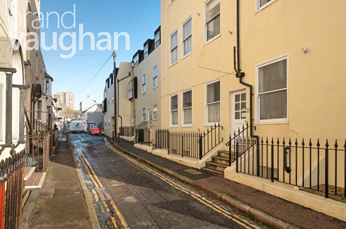 1 Bedroom Flat To Rent In Marine Parade, Brighton, East Sussex, BN2