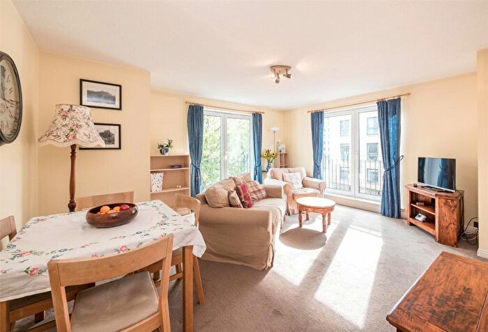 2 Bedroom Flat To Rent In Sinclair Place, Edinburgh, EH11