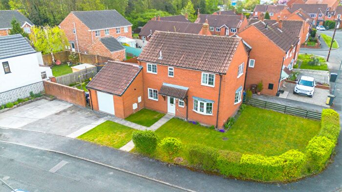 3 Bedroom Link Detached House For Sale In Lowfield Road, Barlby, North Yorkshire, YO8